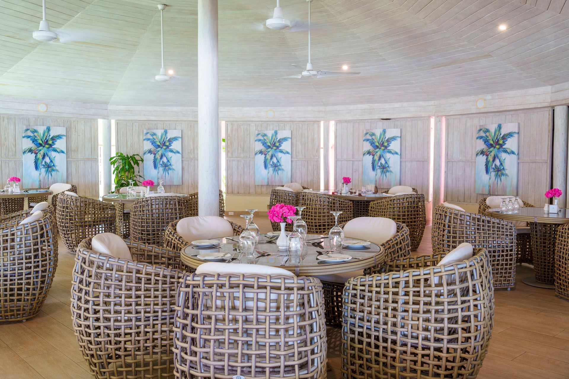 Garden Terrace restaurant tables